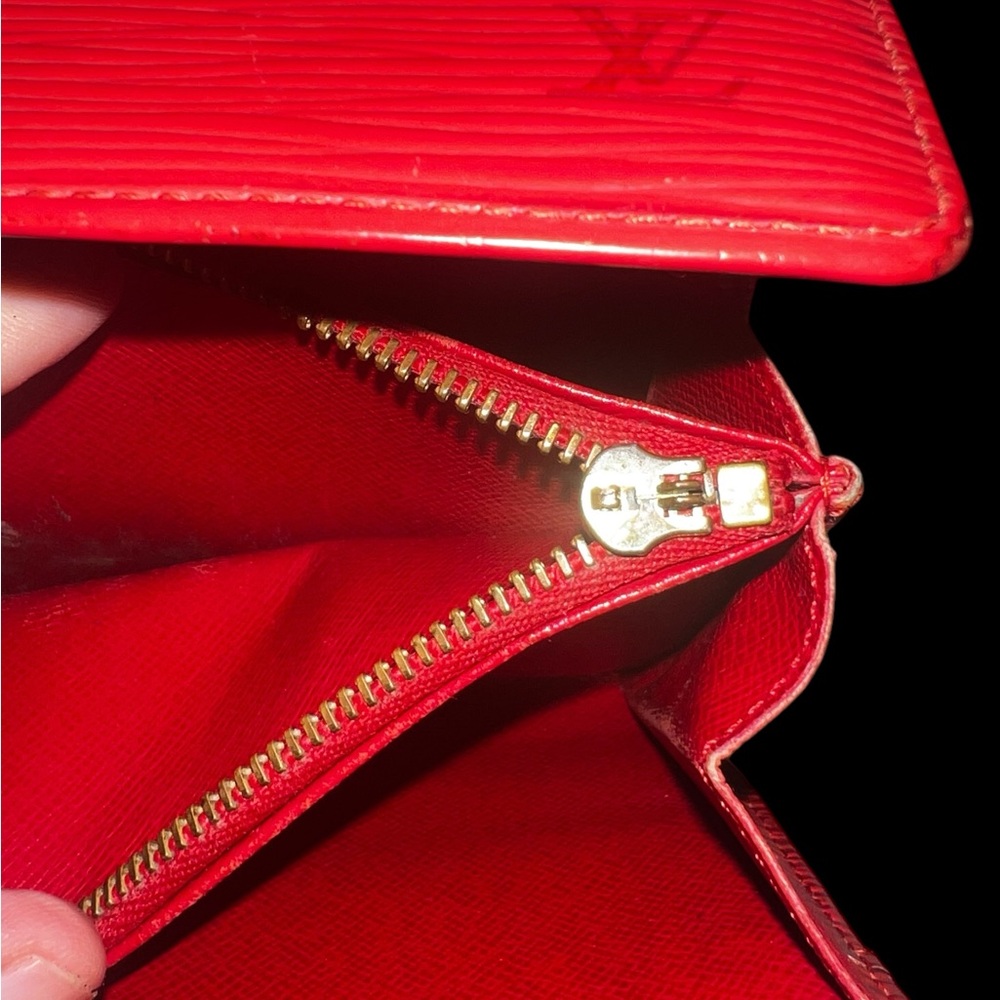 Louis Vuitton Red Epi Leather Clutch wallet EUC 71/2”x4” - Picture 7 of 13